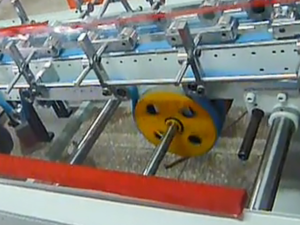 和(he)記機械(xie)全自動(dong)膠盒機(ji)