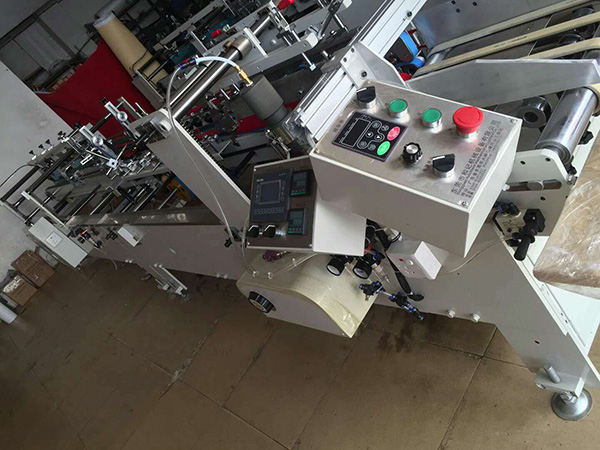 四合(he)一全自(zi)動膠盒(he)機 PVC透明(ming)塑料盒(he)全自動(dong)粘盒成(cheng)型機 廠(chang)家定制(zhi)