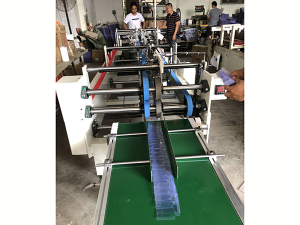 PVC,PET,PP膠盒(he)機 全(quan)自動(dong)高速(su)糊盒(he)機 熱(re)熔膠(jiao)粘盒(he)機全(quan)自動(dong)PP塑料(liao)折盒(he)機 PVC糊(hu)盒機(ji)