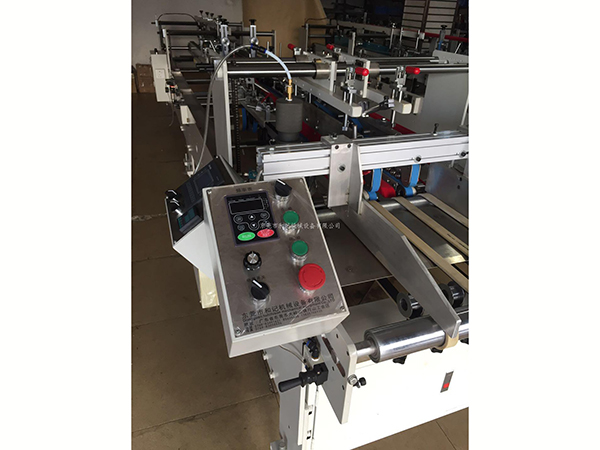 pvc膠(jiao)盒機(ji)膠盒(he)機780 PET粘(zhan)盒機(ji) 塑料(liao)膠盒(he)包裝(zhuang)機 pvc塑(su)料膠(jiao)盒糊(hu)盒機(ji)