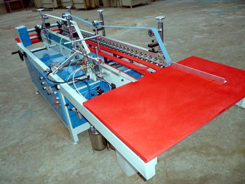 四合一(yi)膠盒機廠(chang)家