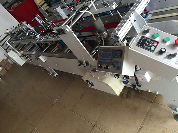 東莞(wan)全自(zi)動膠(jiao)盒機(ji)