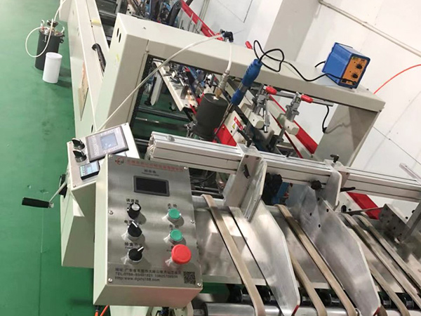 東(dong)莞廠家(jia)批發PET全(quan)自膠盒(he)機塑料(liao)盒自動(dong)折邊機(ji)高效全(quan)自動PVC膠(jiao)盒機甯(ning)波PET，PUR膠盒(he)機